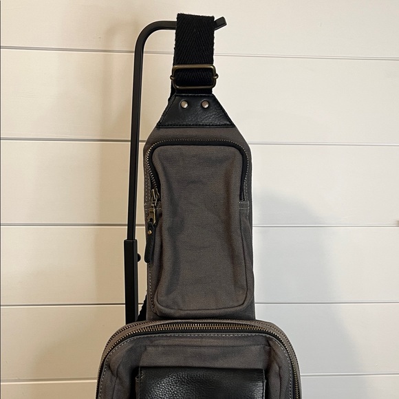 Will Leathergoods Commuter Sling Pack - Picture 8 of 16